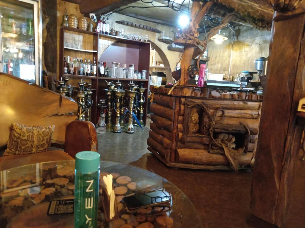 کافه روما،جایی که شکوه کلاسیک، با نبض مدرن اسلامشهر تلاقی می‌کند.